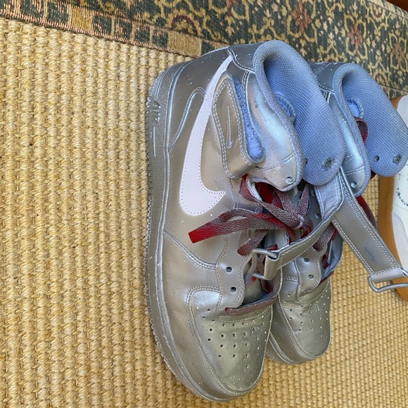 Nike - Picture 2 of 6